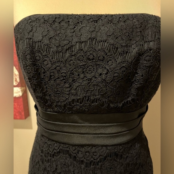 WHBM Black Strapless Lace with Pleated Cummerbund Cocktail Dress, size 00 - Picture 4 of 6